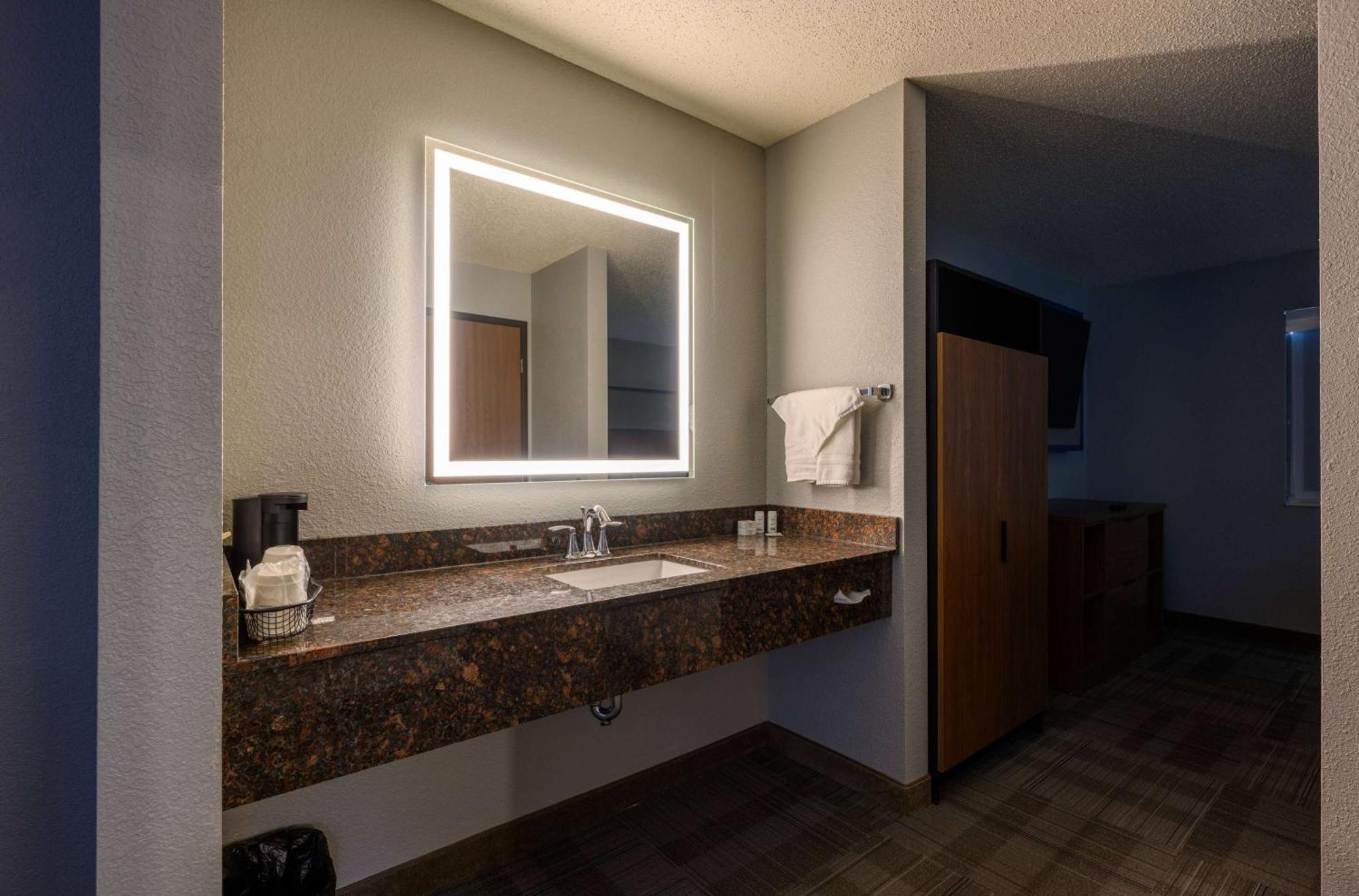 Hotel Americinn By Wyndham Monroe