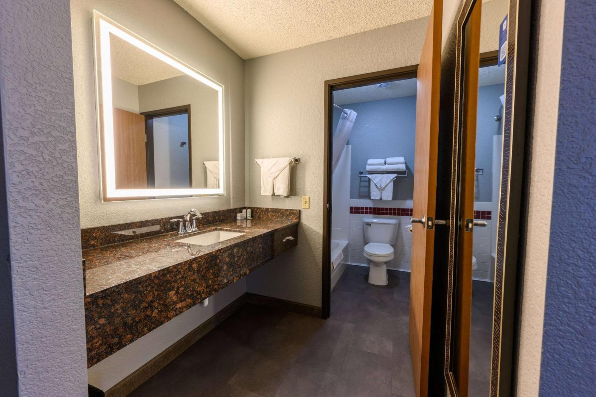 Americinn By Wyndham Hotel Monroe